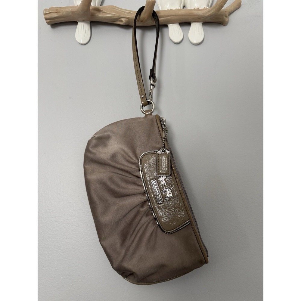 Coach Amanda Satin Women's Wristlet Gray‎ 42032 K